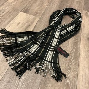 KIMBERLY C. PLAID SCARF WITH FRINGE NWT GREEN TAN WHITE